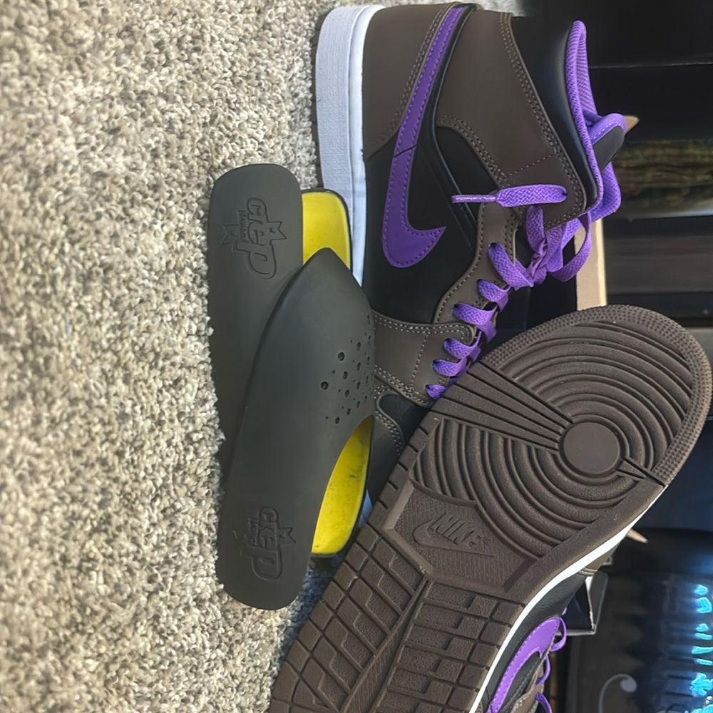 Nike air Jordan 1 mid. Perfect condition. With box. Like new